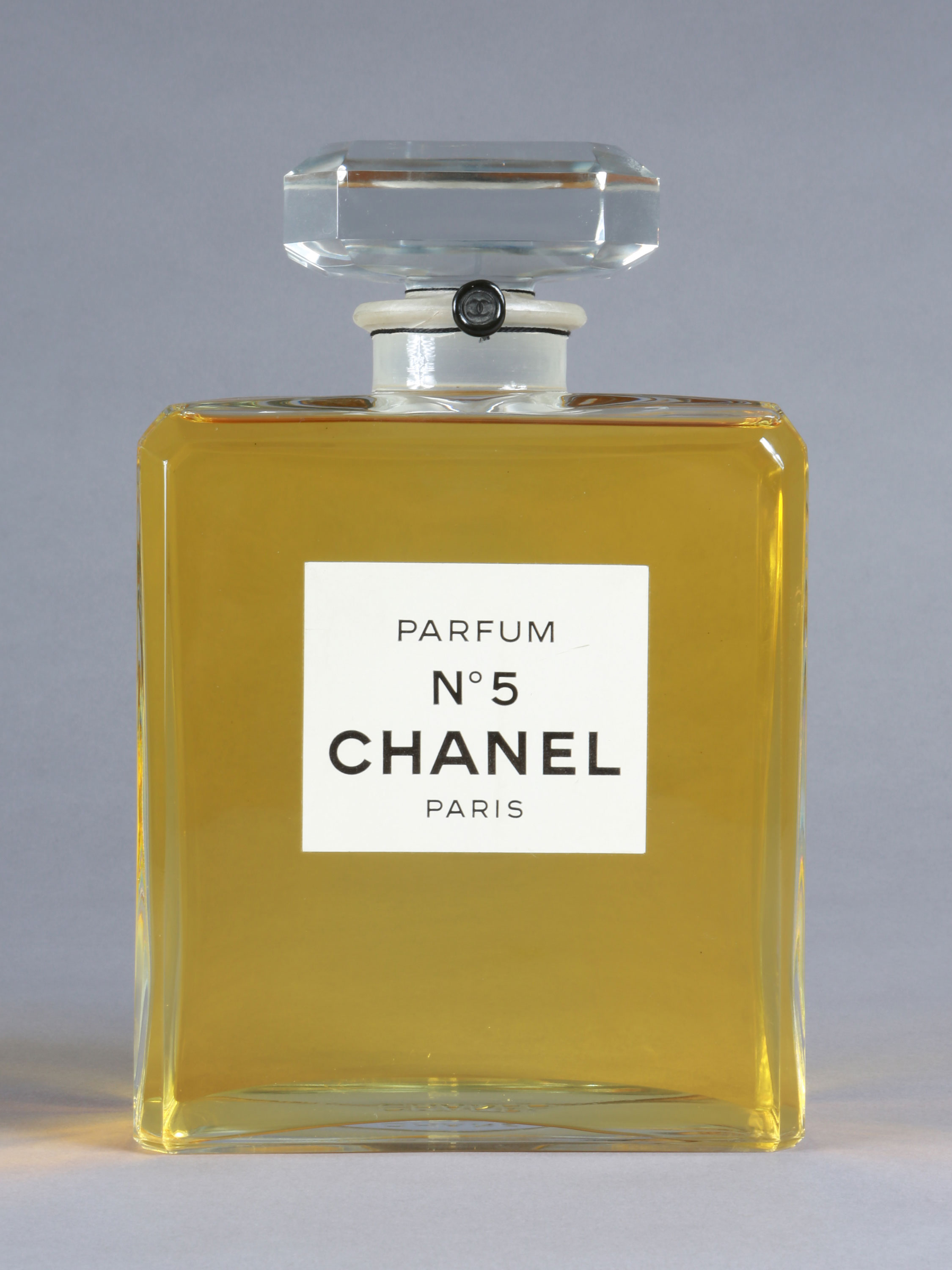 No 5 Chanel Factice Parfumflasche - Hammer Auktionen, Basel - Switzerland
